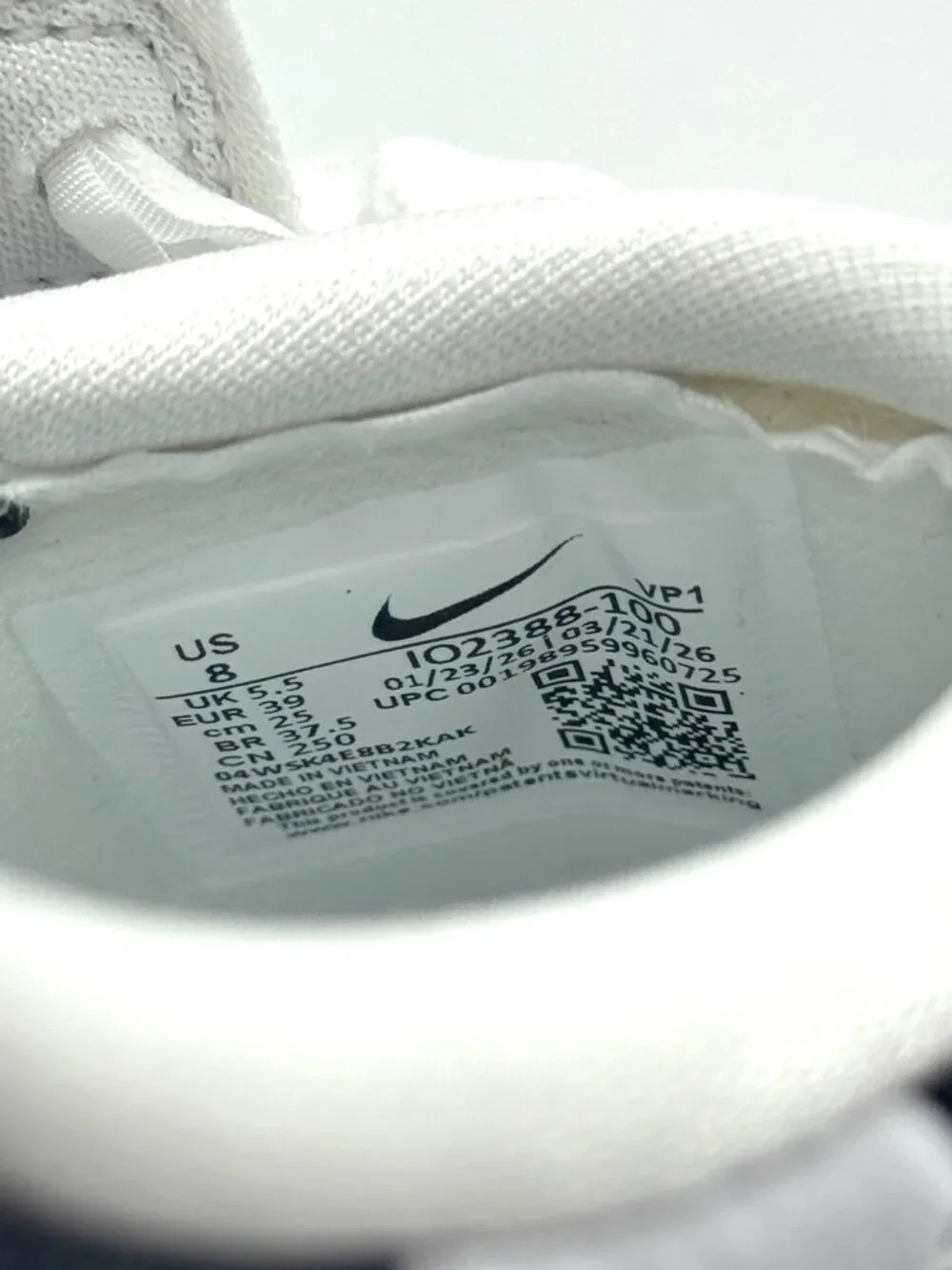 Nike Womens Total 90 Soccer Ball Shoes Black White Sz 8 New IO2388-100